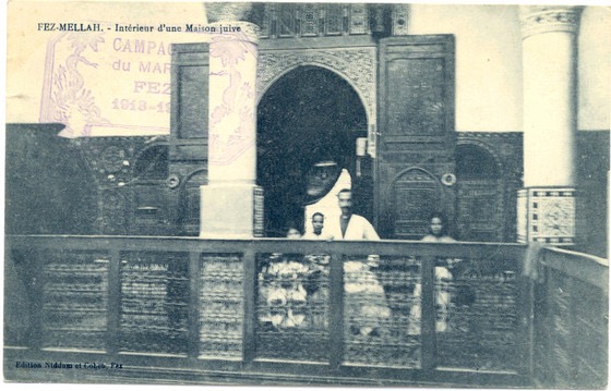 Intérieur de maison juive à Fès 1915.jpg