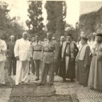 Yéhuda Benshimhon; Rabbi Yédidya Monsonégo; Rabbi Meïr Israel; Rabbi Haïm Séréro et des militaires français.jpg