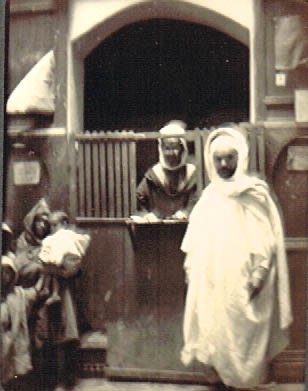 La Poste française au Mellah de Fès 1905.jpg