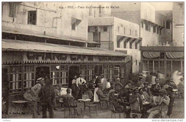 Place du Commerce-café vers 1920b.jpg