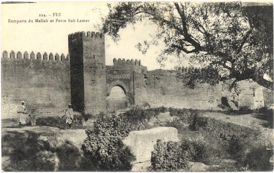 Remparts du Mellah et porte Bab Lamer 1923.jpg